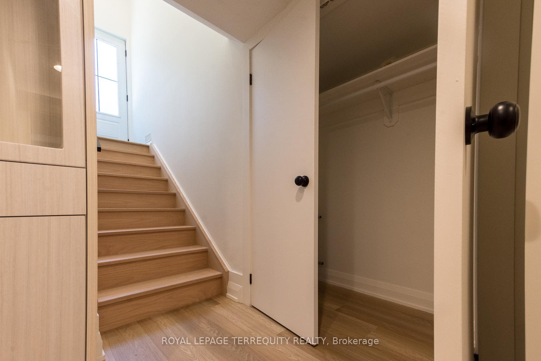 23 Decarie Circle Unit Bsmt photo 3