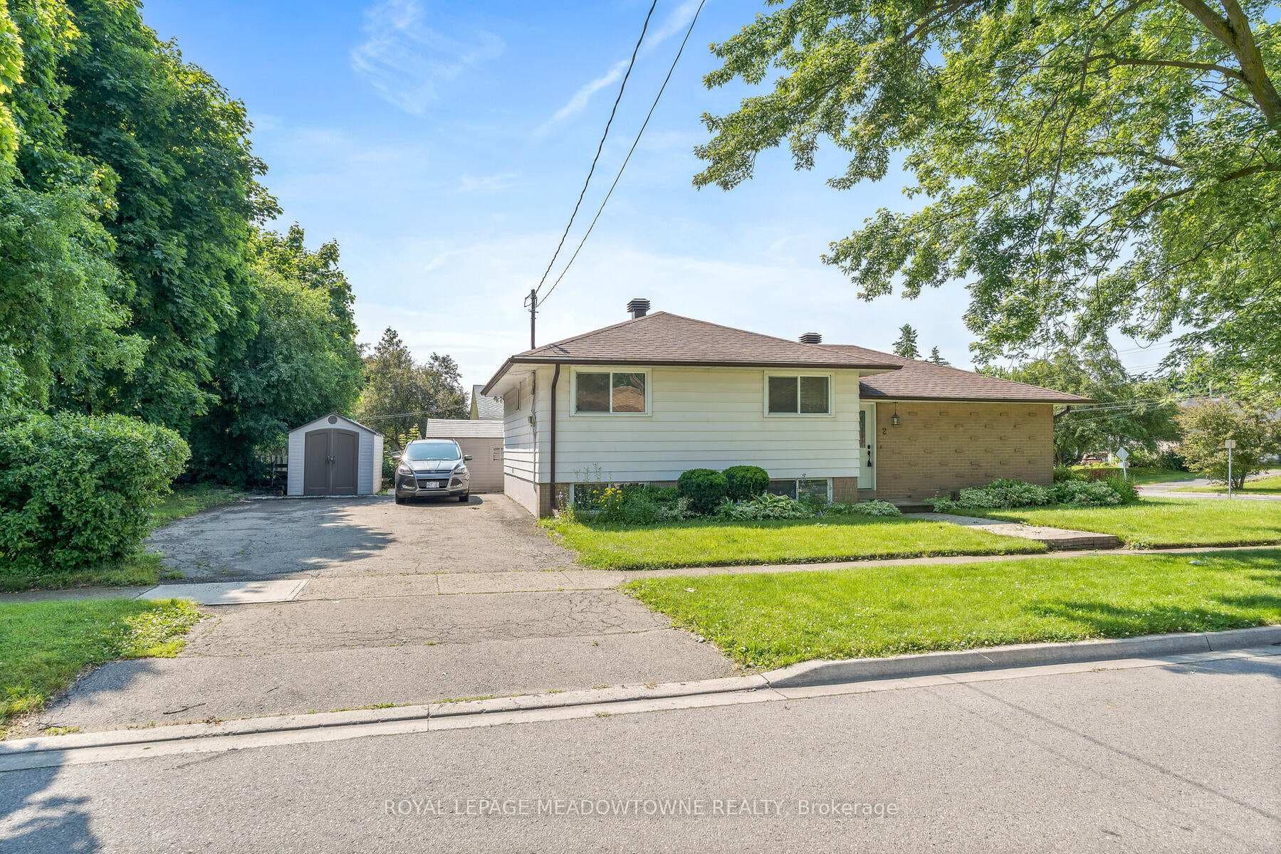 2 Raylawn Crescent photo 3