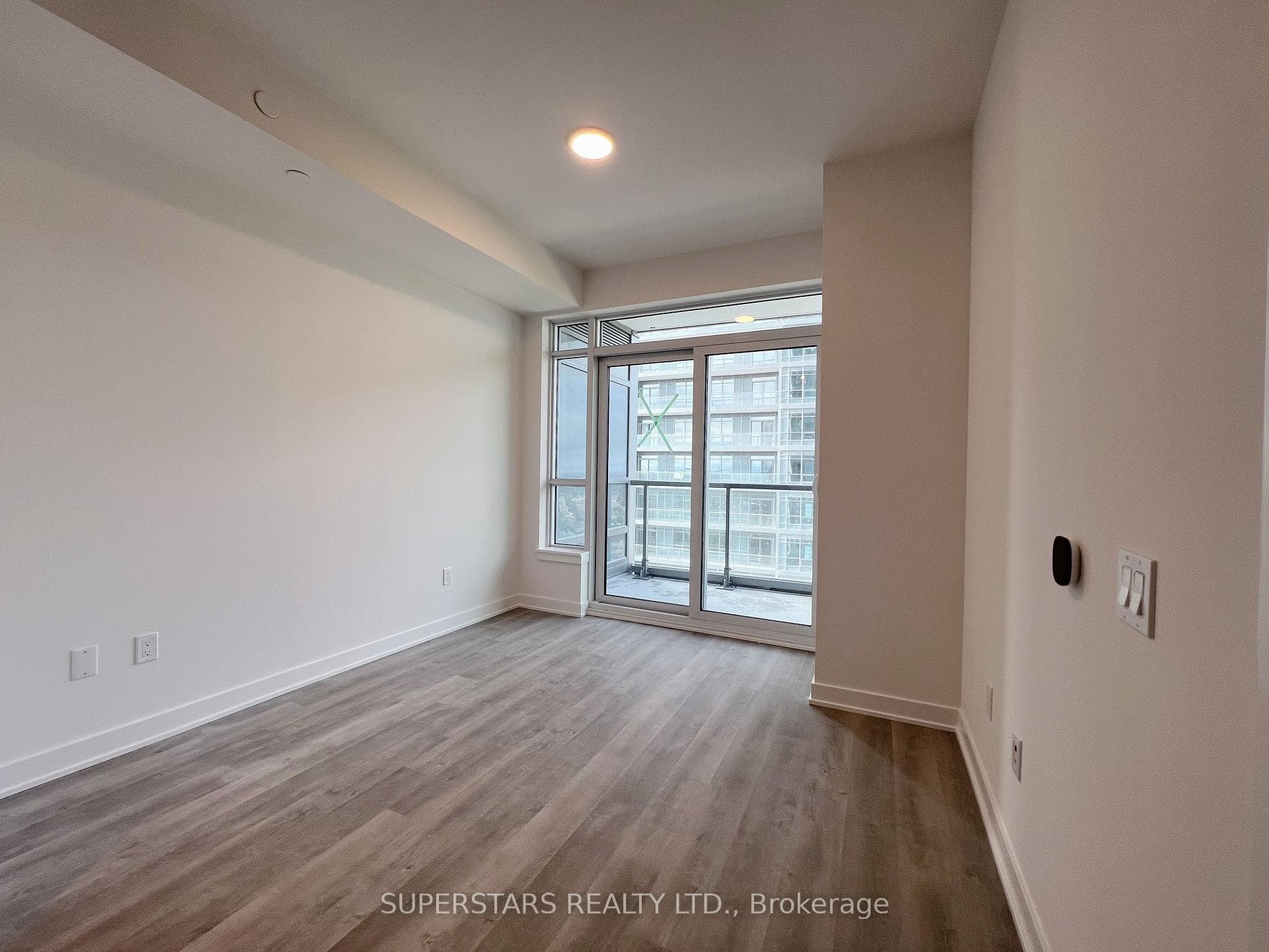 50 Upper Mall Way Unit 2003 photo 4