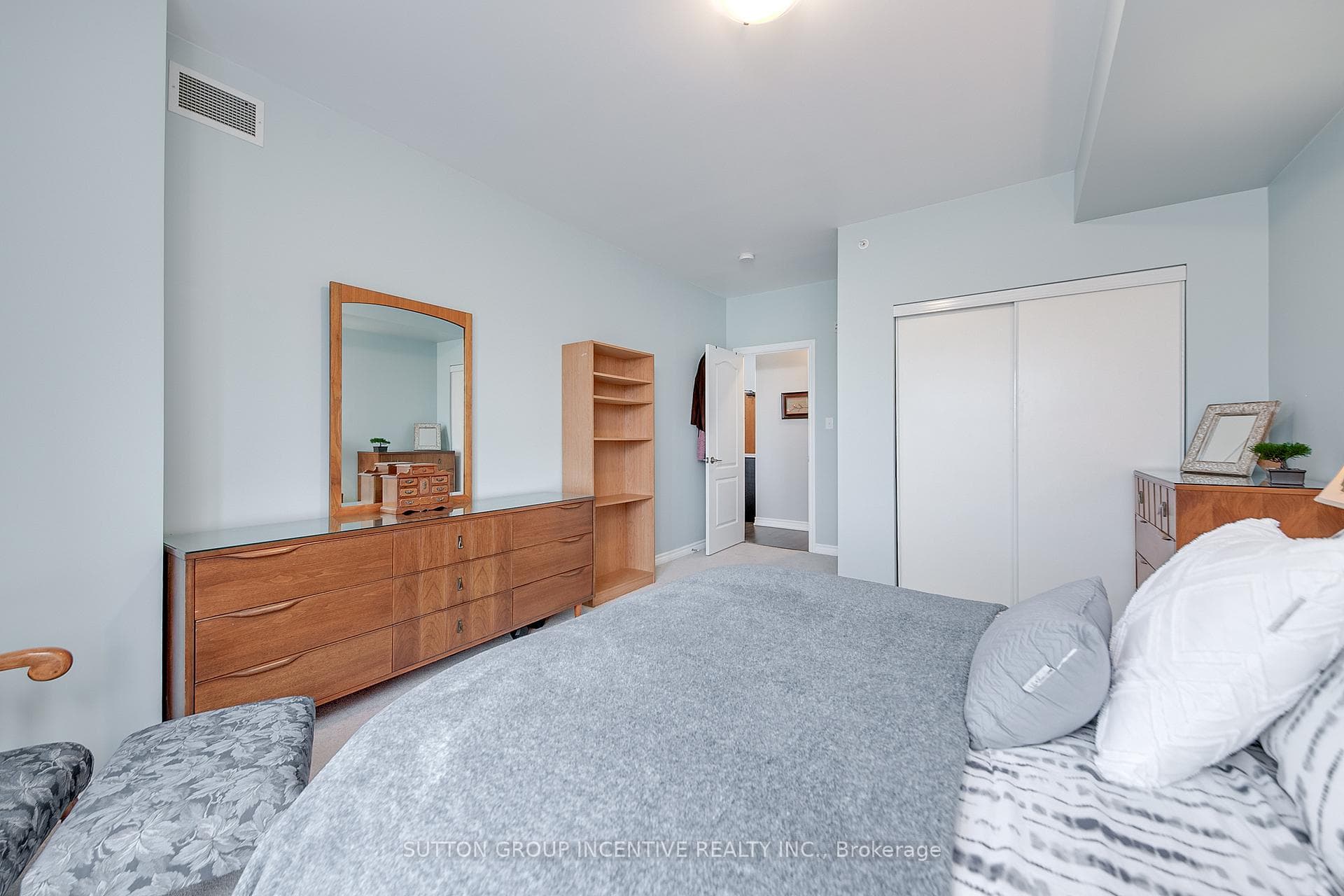 720 Yonge Street Unit 307 photo 15