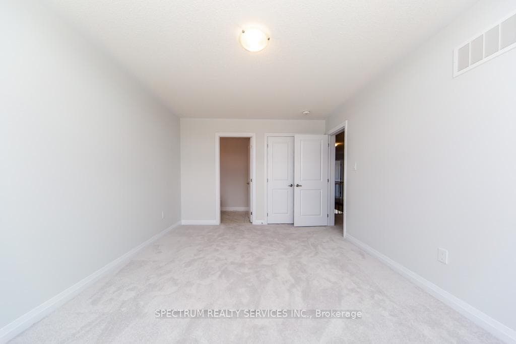 1389 Stovell Crescent photo 34