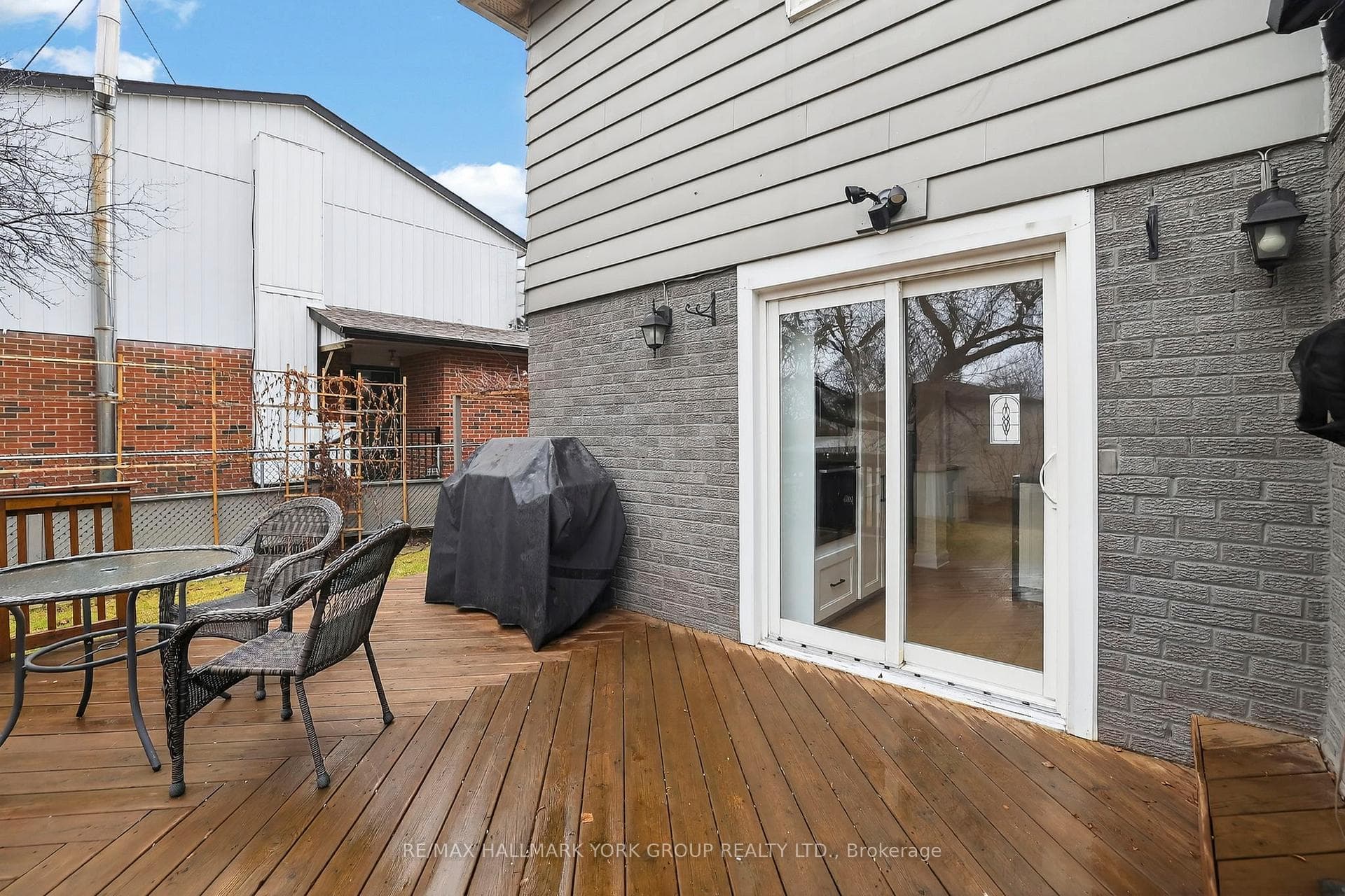 459 Sandford Street photo 39