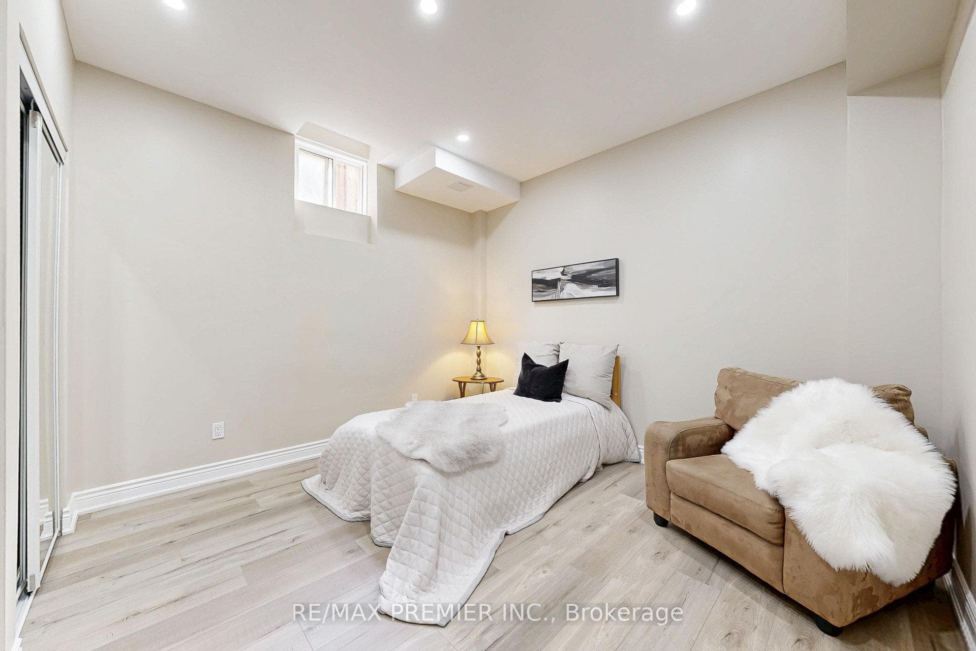 28 Rivoli Drive photo 42