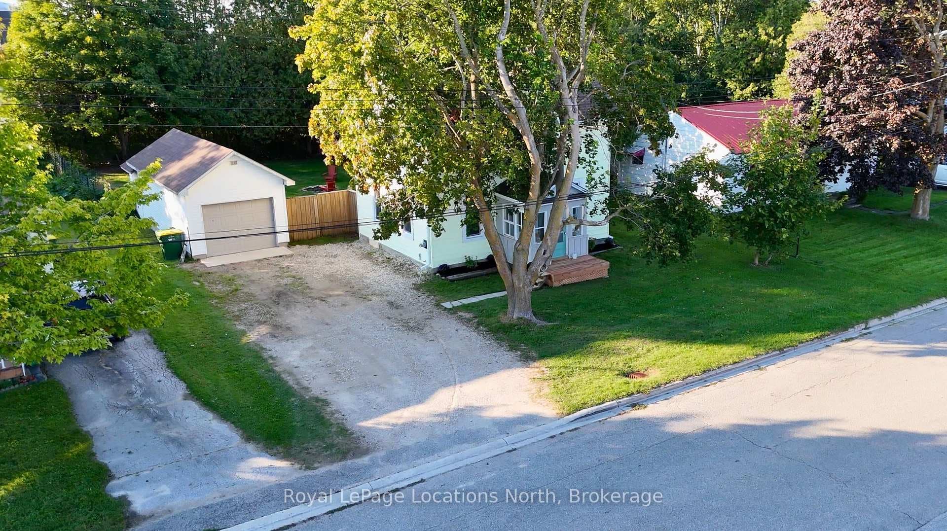 168 Isla Street photo 38
