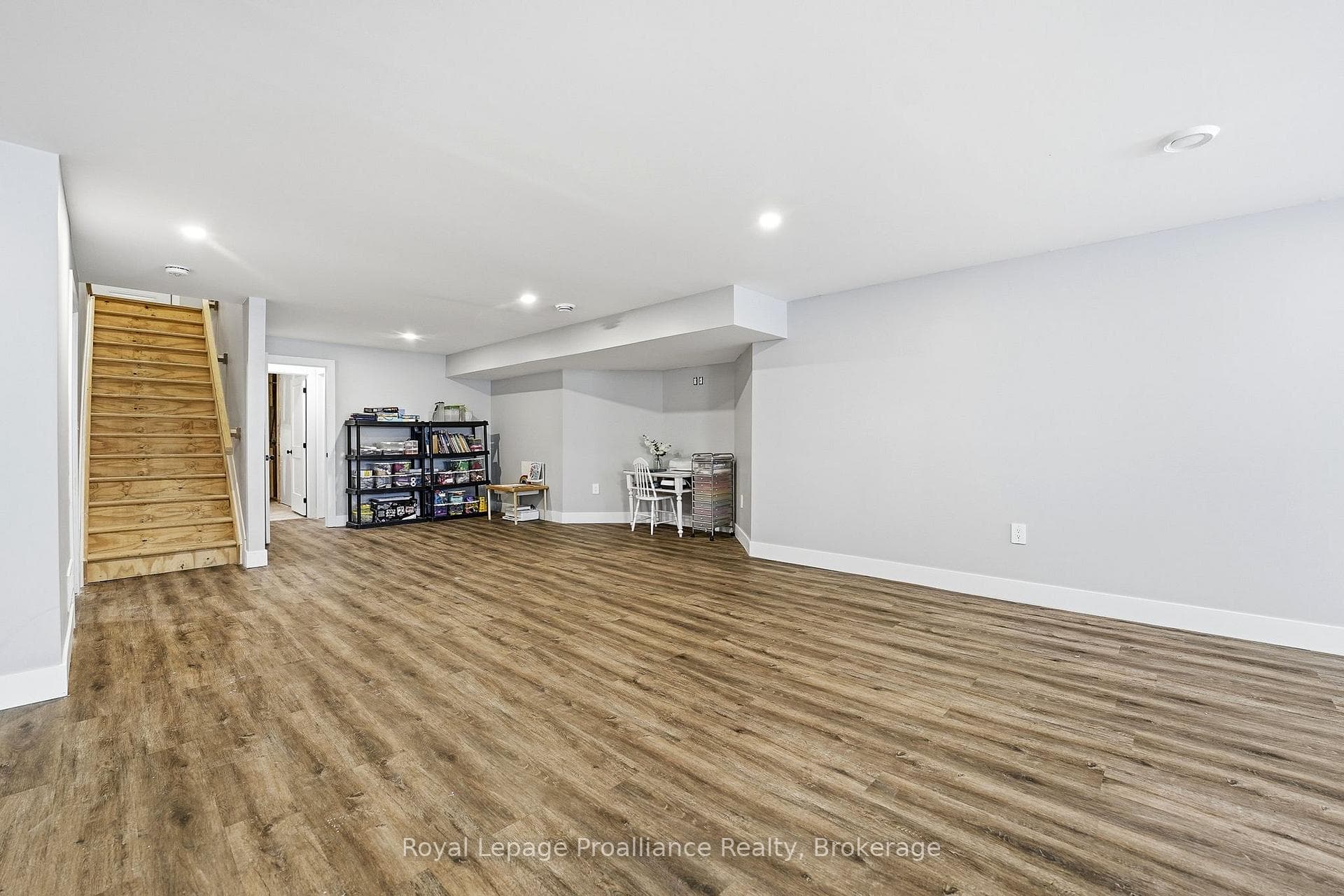 293 Douglas Road photo 34