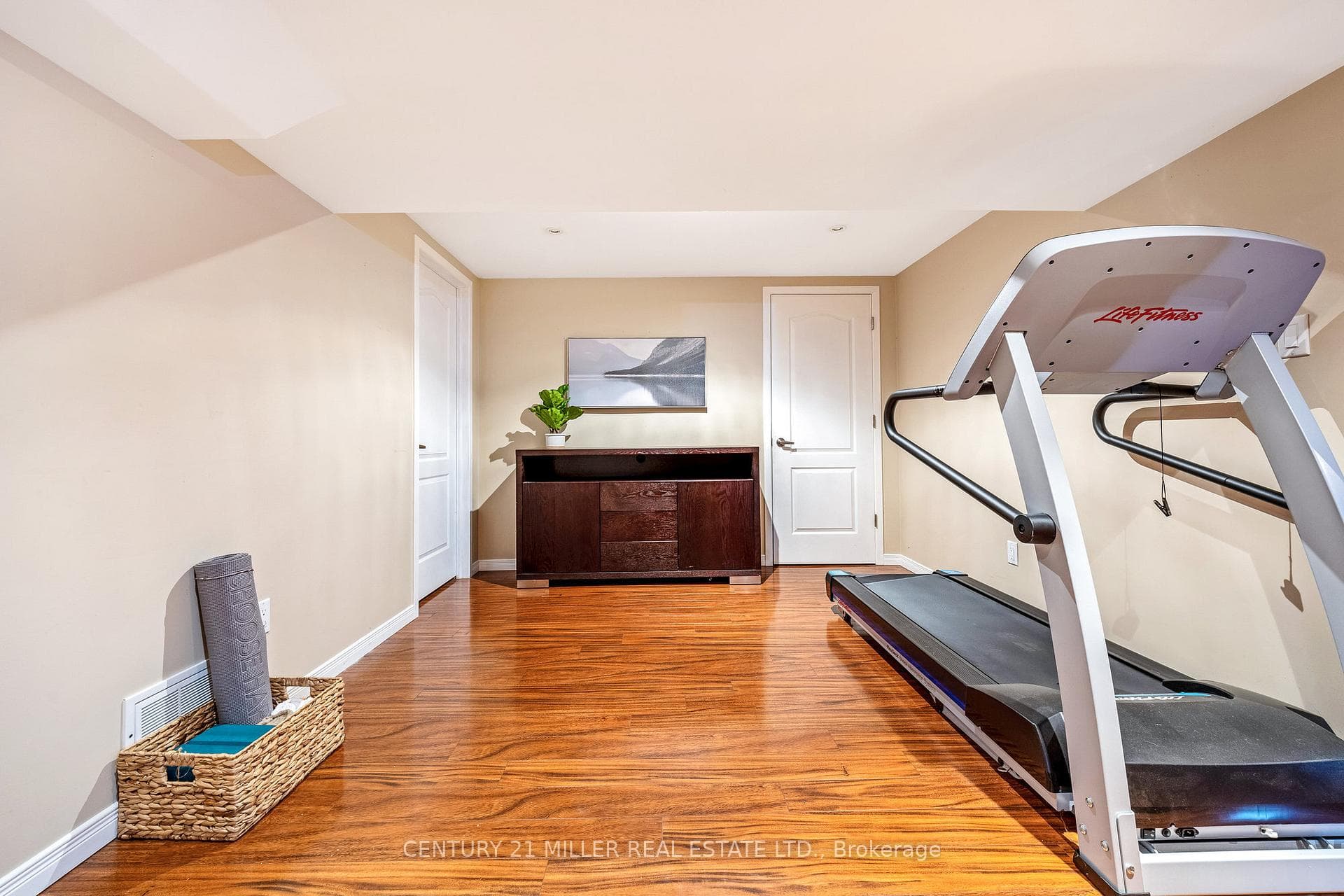 21 Townsend Avenue photo 36