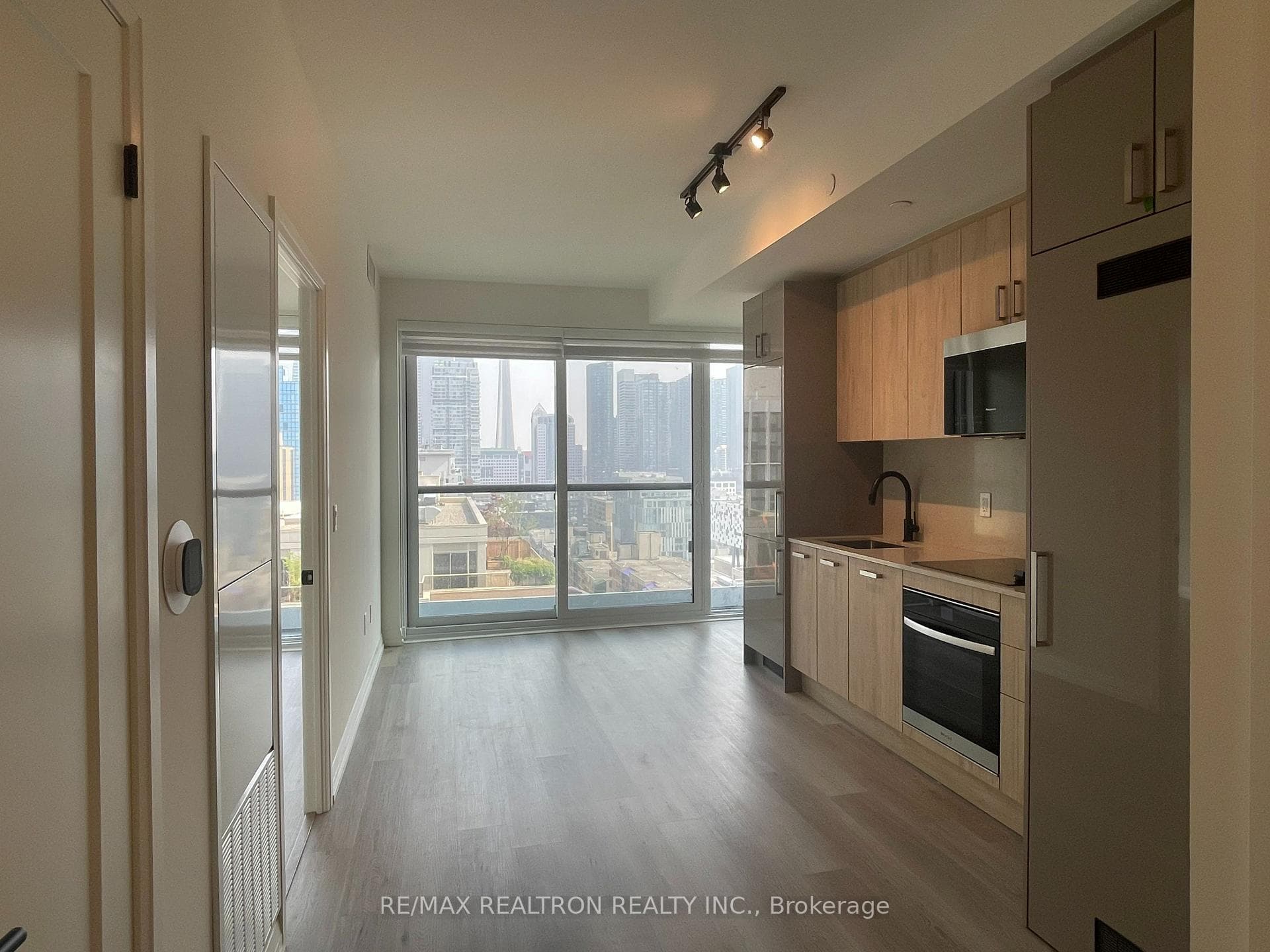 280 Dundas Street Unit 1507 photo 5