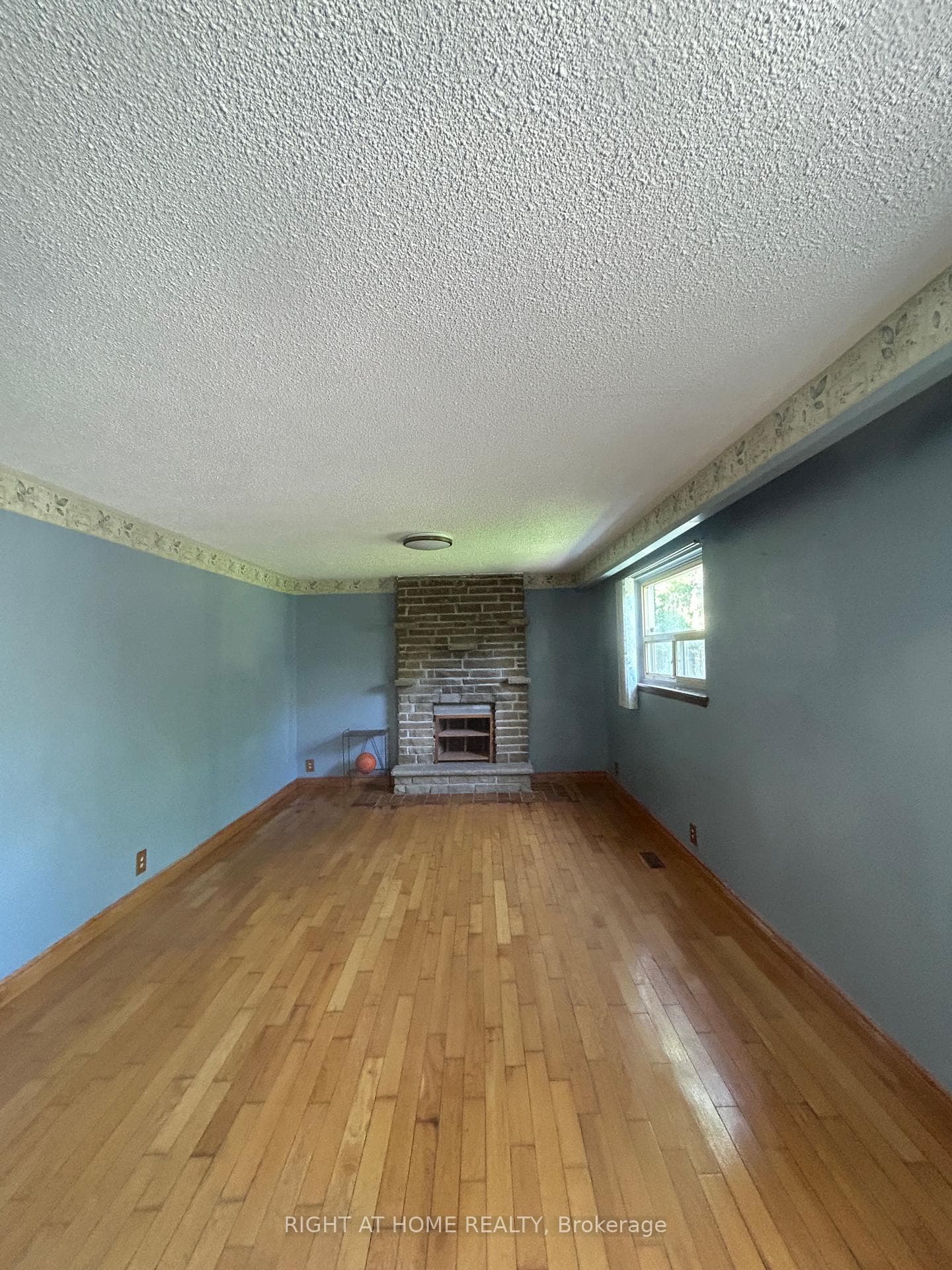 1010 Bloor Street photo 20