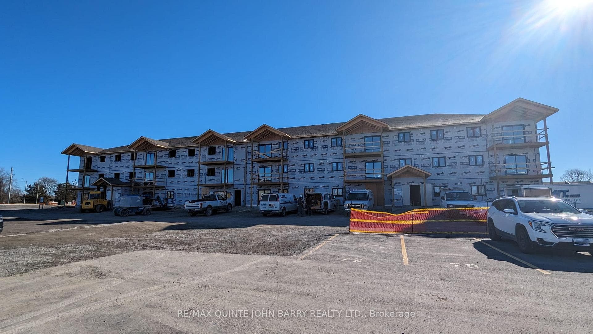 202-20 Hillside Meadow Drive photo 2