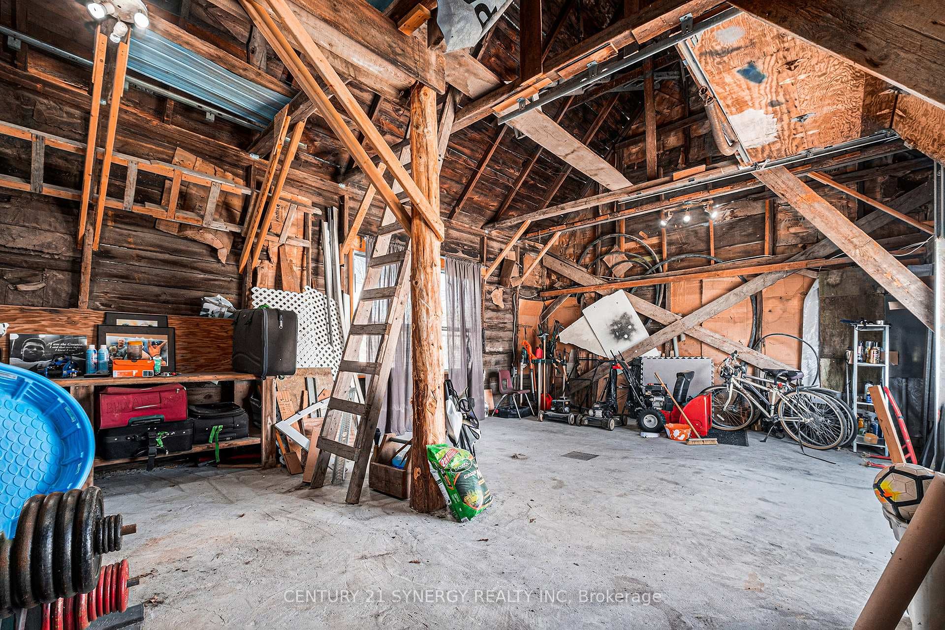 1292 ST JACQUES Road photo 31