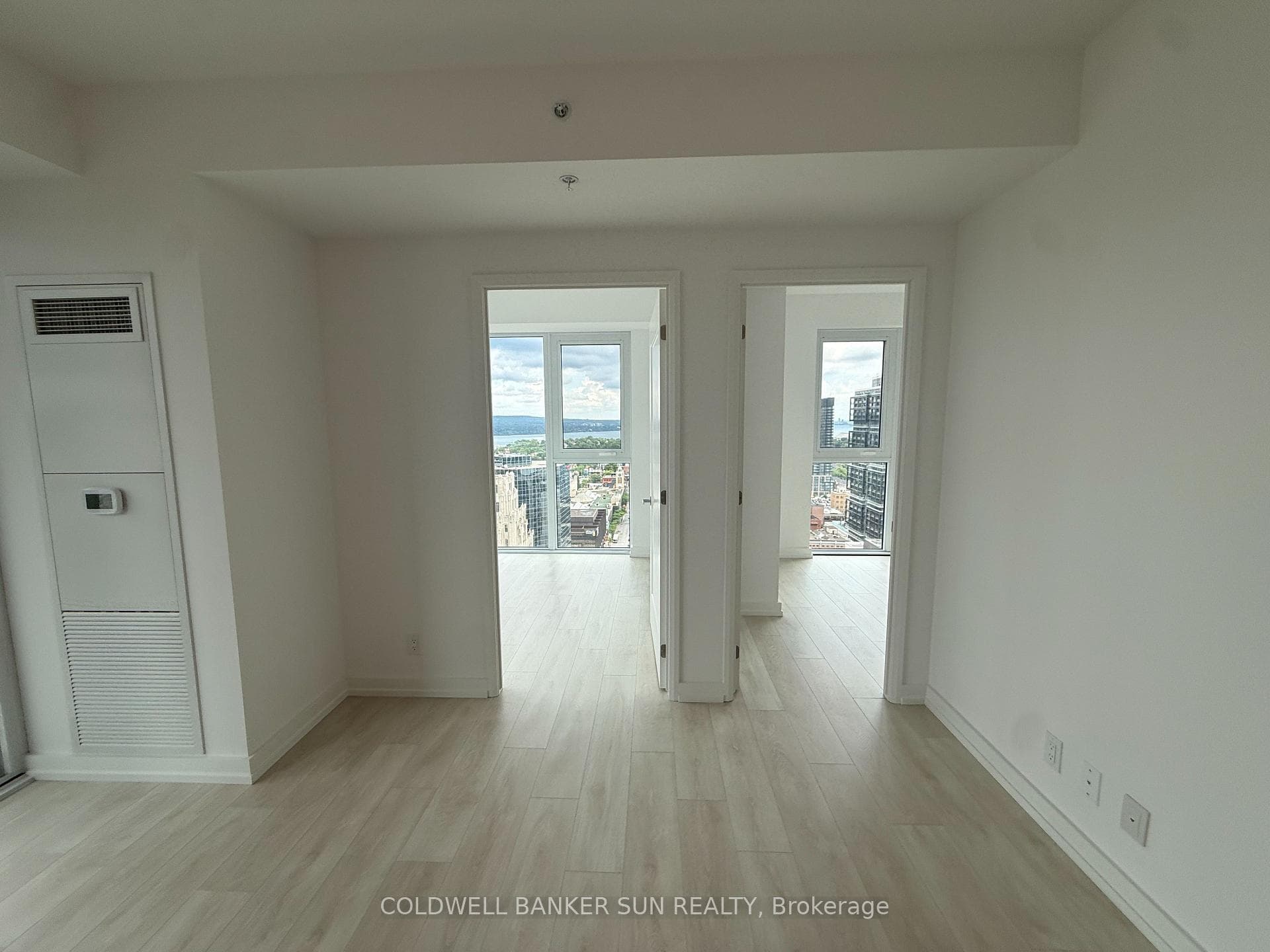 75 James Street Unit 2502 photo 2