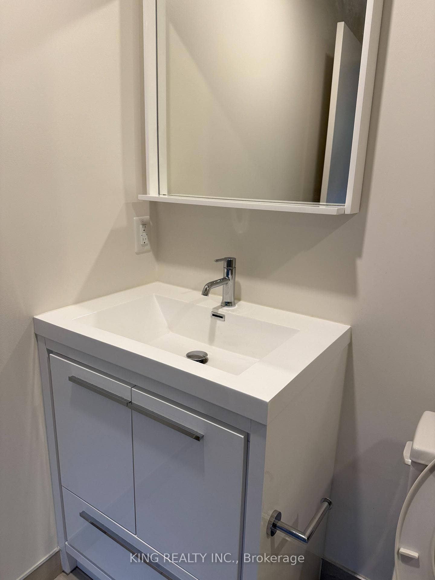 212 King William Street Unit 420 photo 8