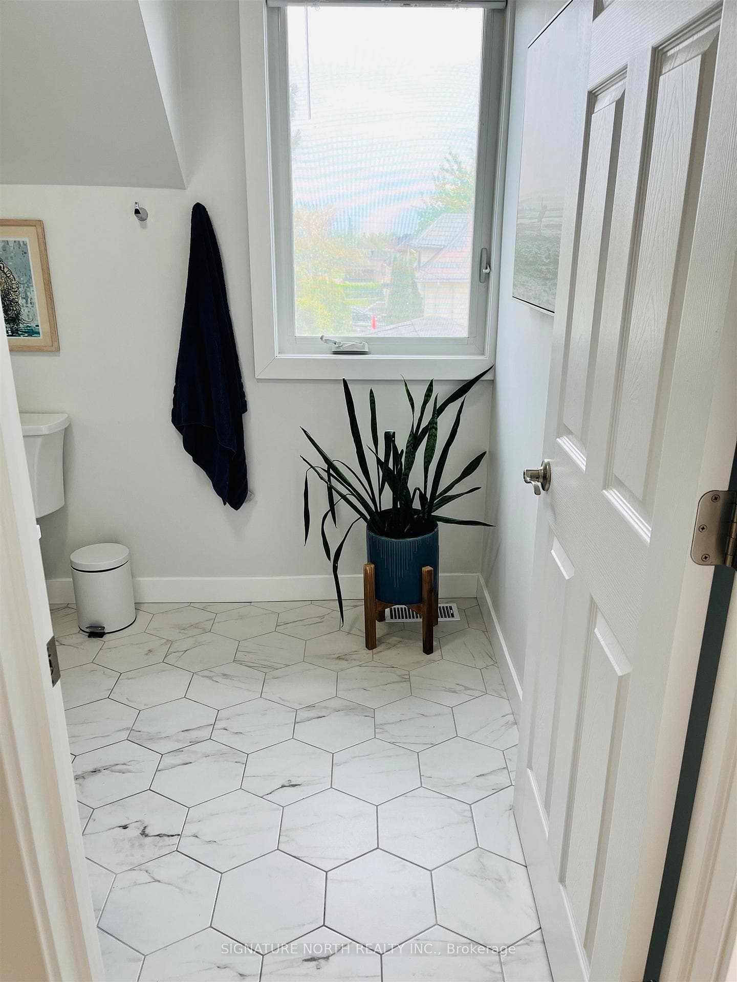 547 Court Street N photo 22