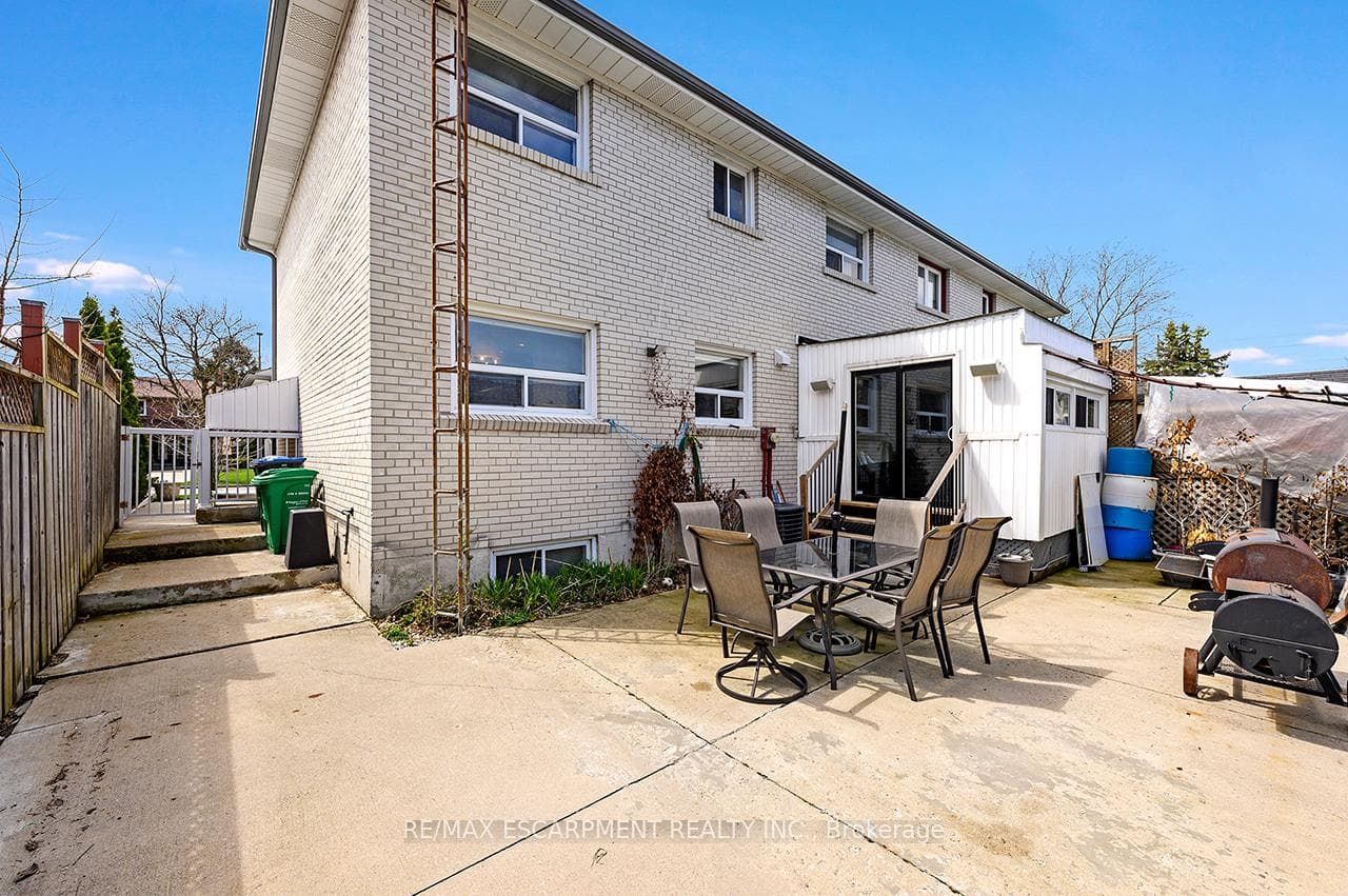 3726 Holden Crescent photo 42