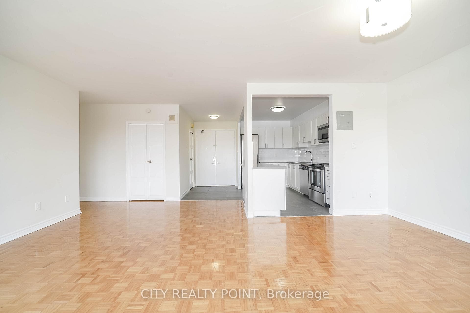 10 Shallmar Boulevard Unit PH6 photo 3