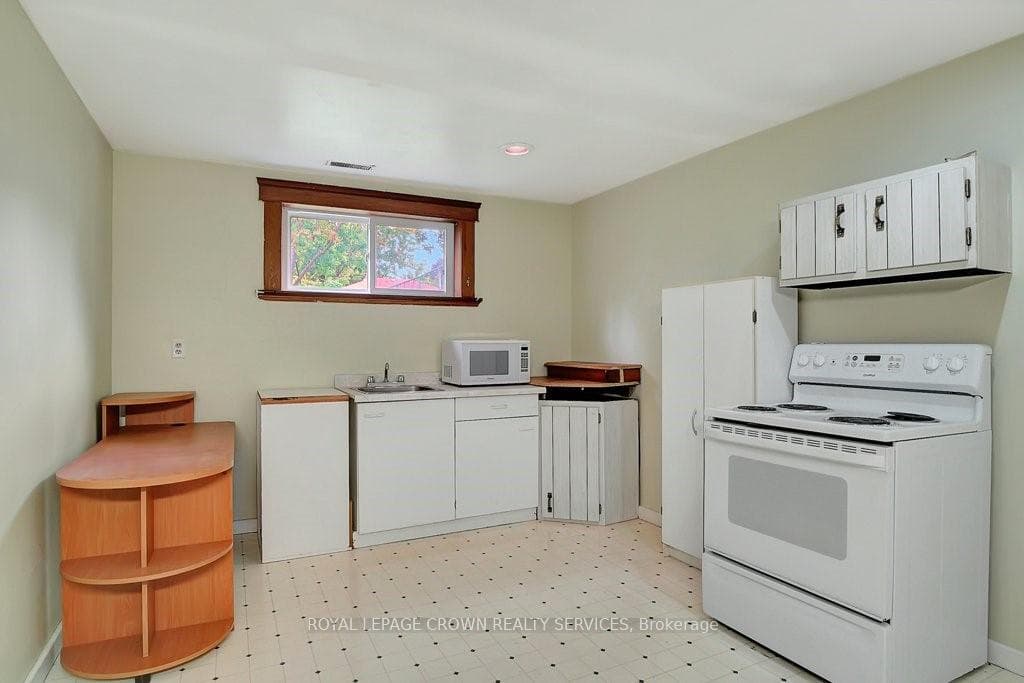 159 Mowat Street photo 15