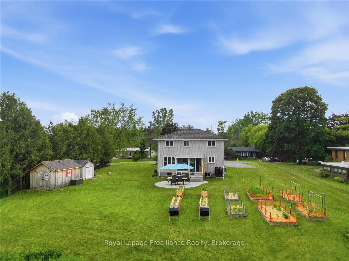 229 Henry Street photo 40