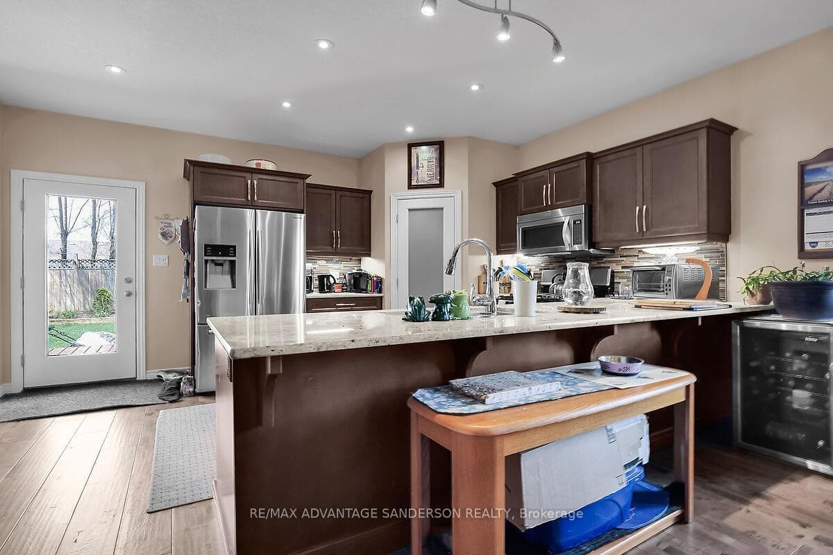 98 Kennedy Avenue photo 11