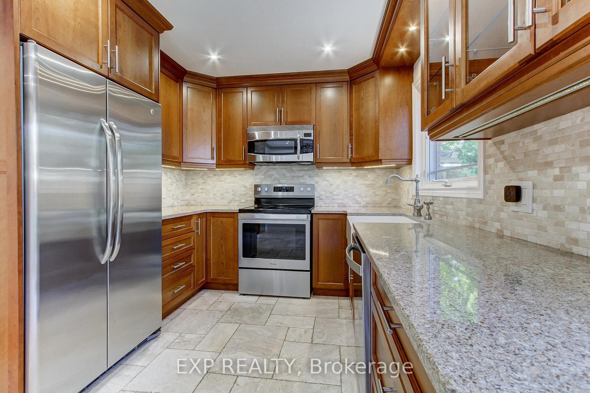 470 Gowland Crescent photo 13
