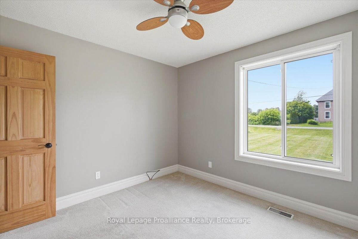 1005 Victoria Road photo 18