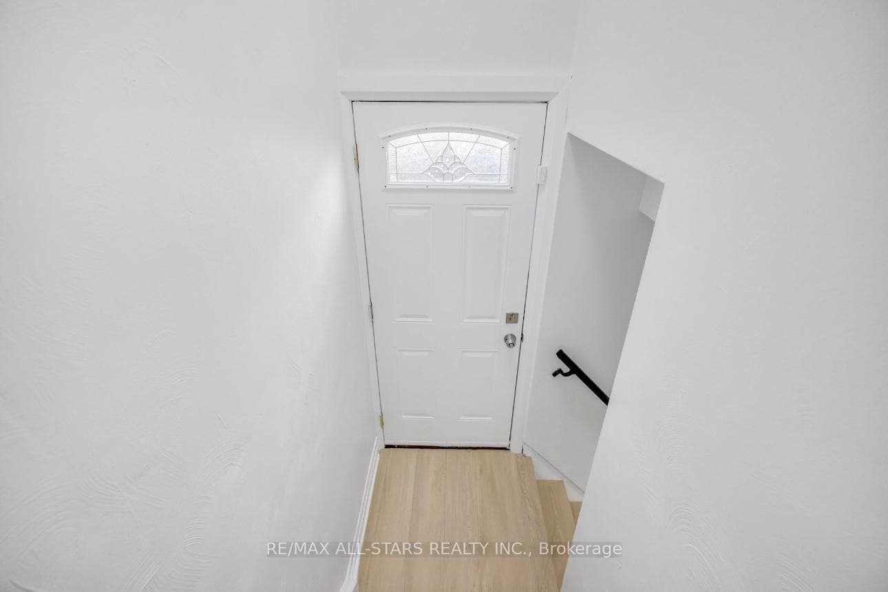 1554 Warden Avenue photo 7