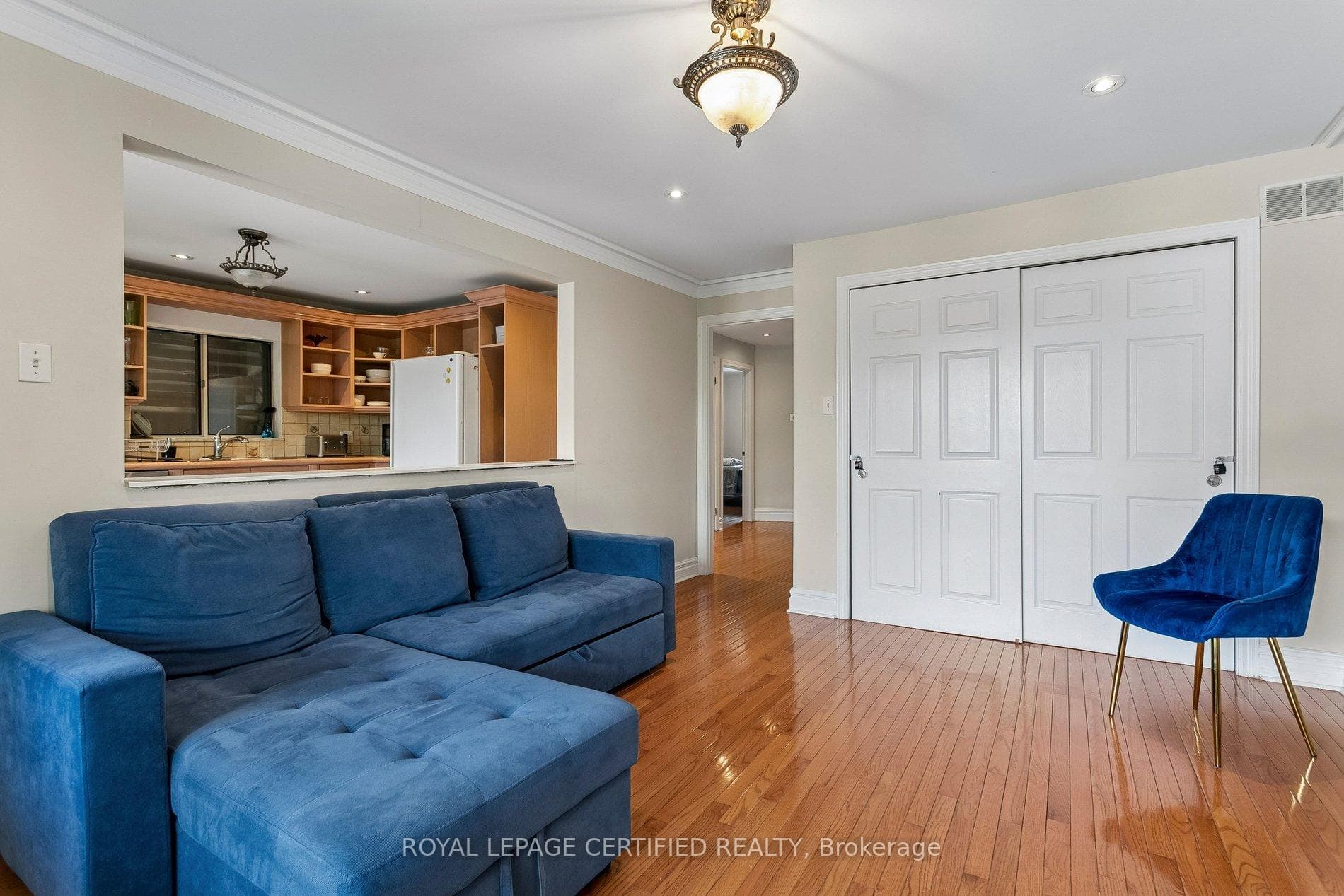 33 Donald Avenue photo 13