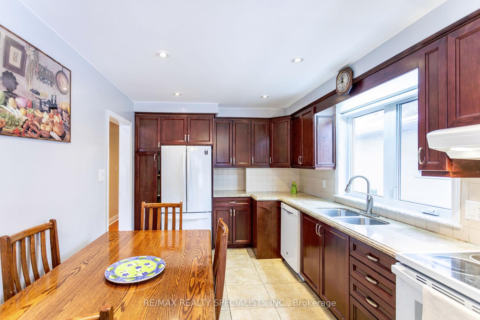 81 Acton Avenue photo 12