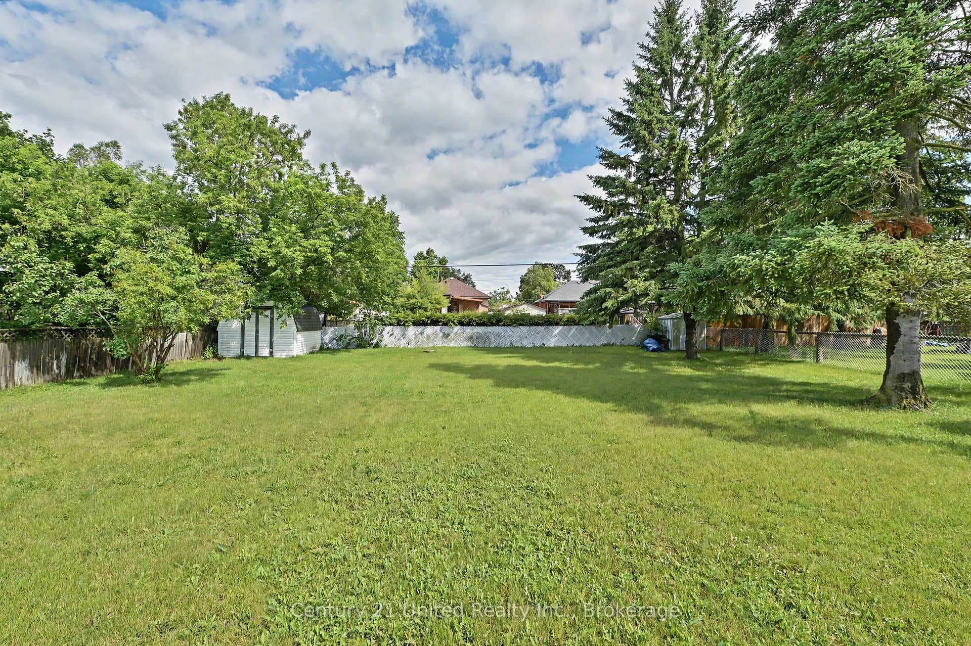 260 Mckellar Street photo 22