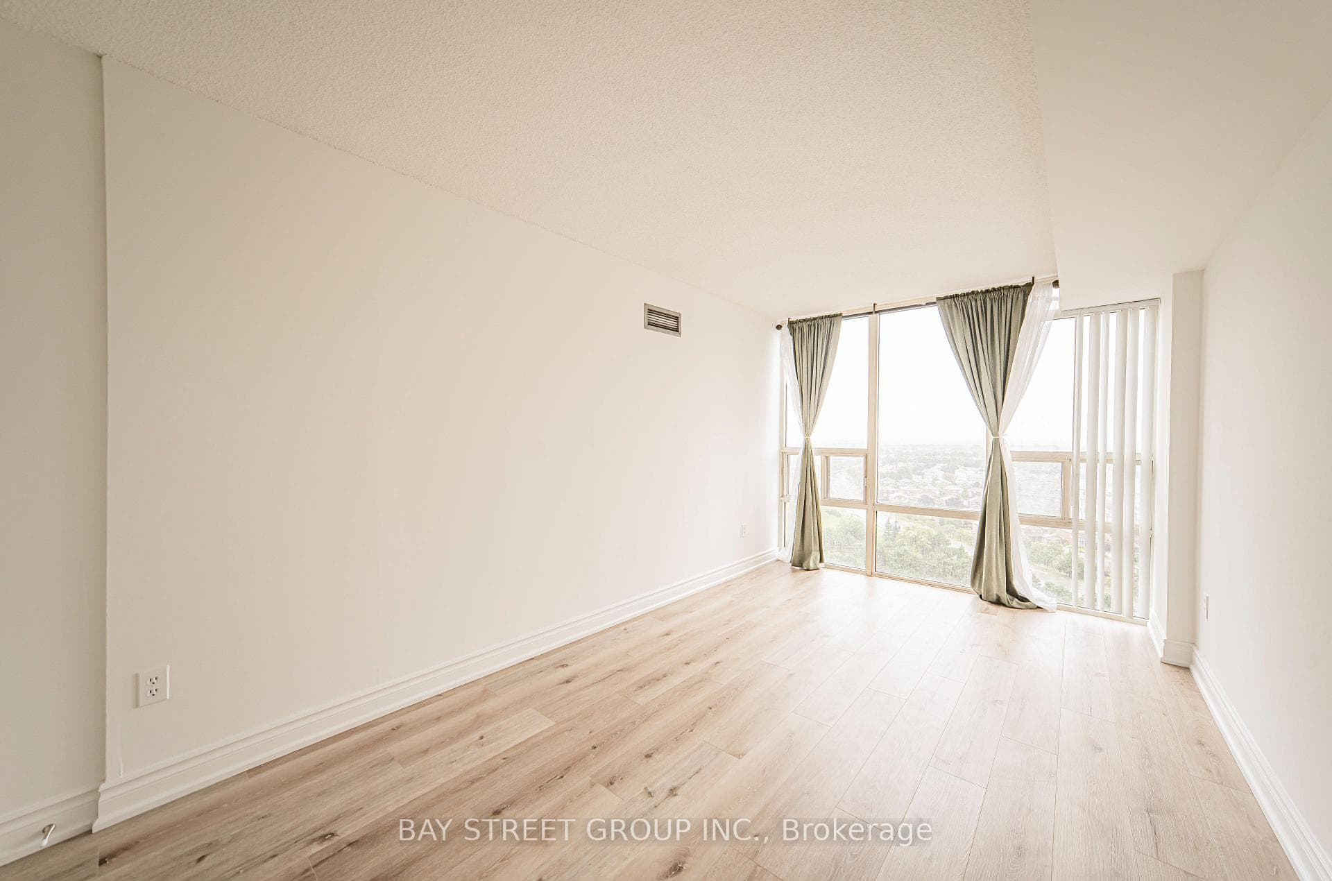 330 Rathburn Road Unit 1810 photo 24