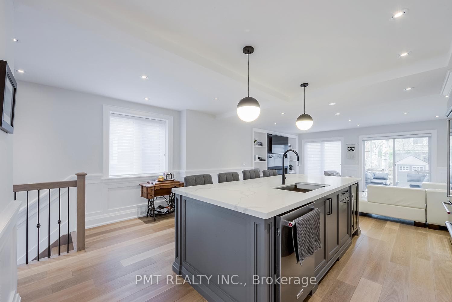 50 Thursfield Crescent photo 13
