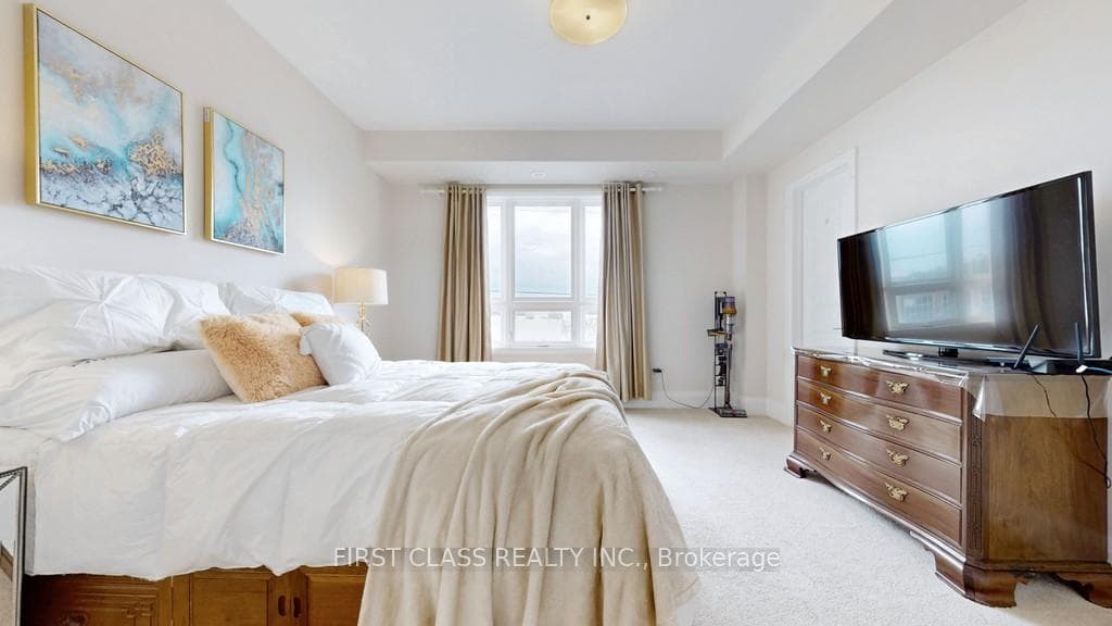 Prime Bedroom/Walk in Closet