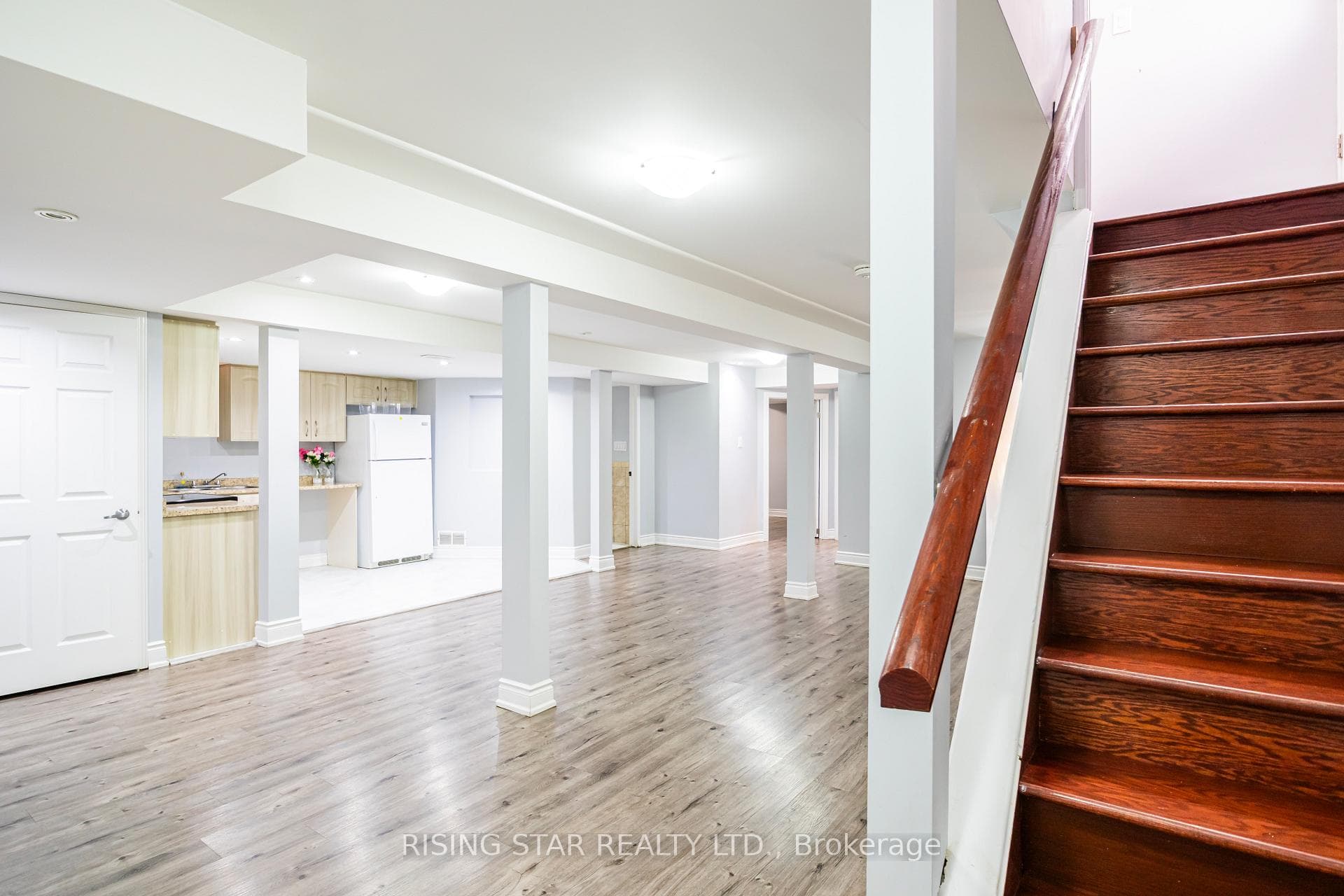 132 Luella Crescent photo 43