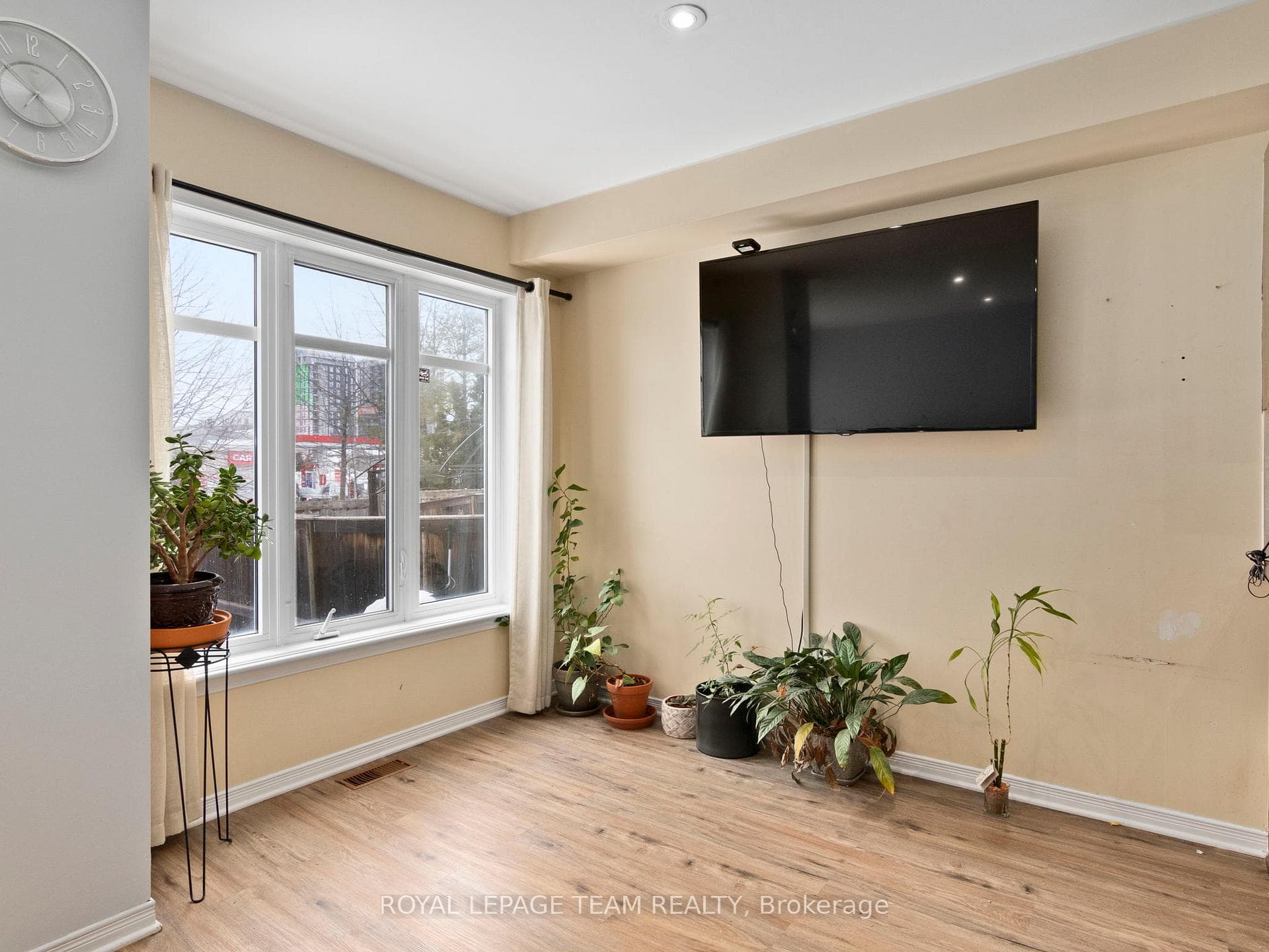 185 Deercroft Avenue photo 7