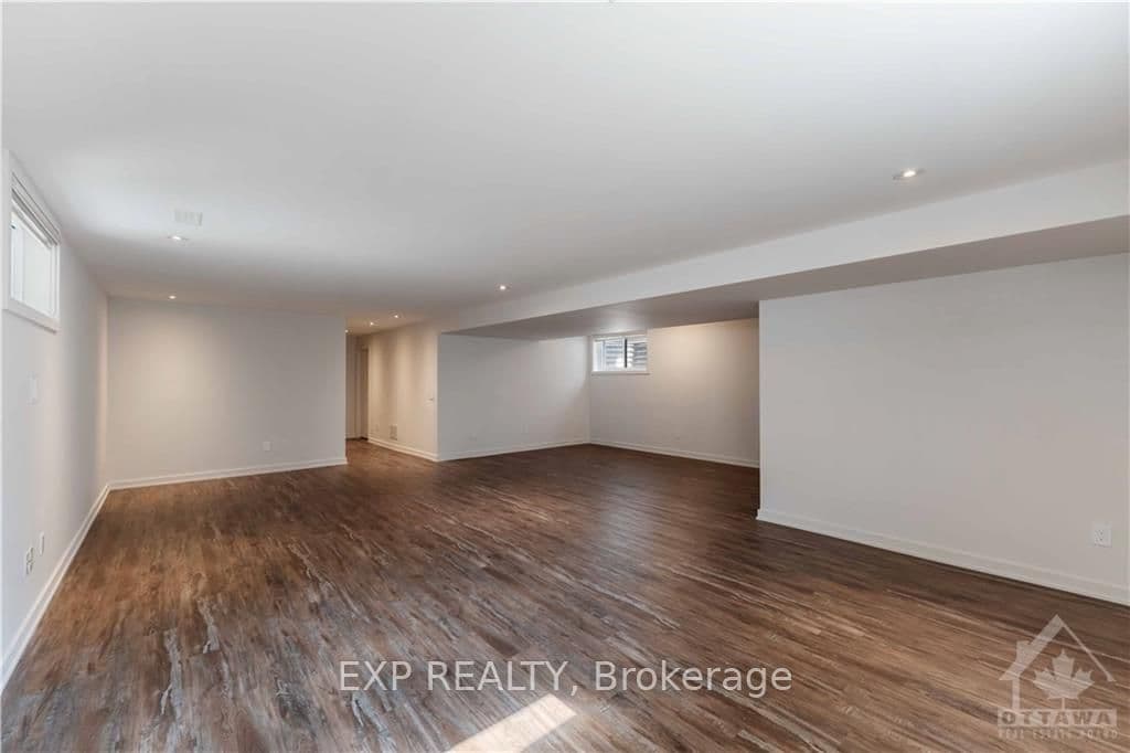 310 LONGWORTH Avenue photo 28