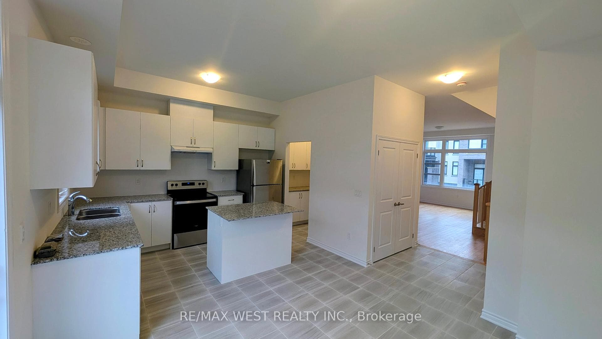 95 Paradox Street photo 7