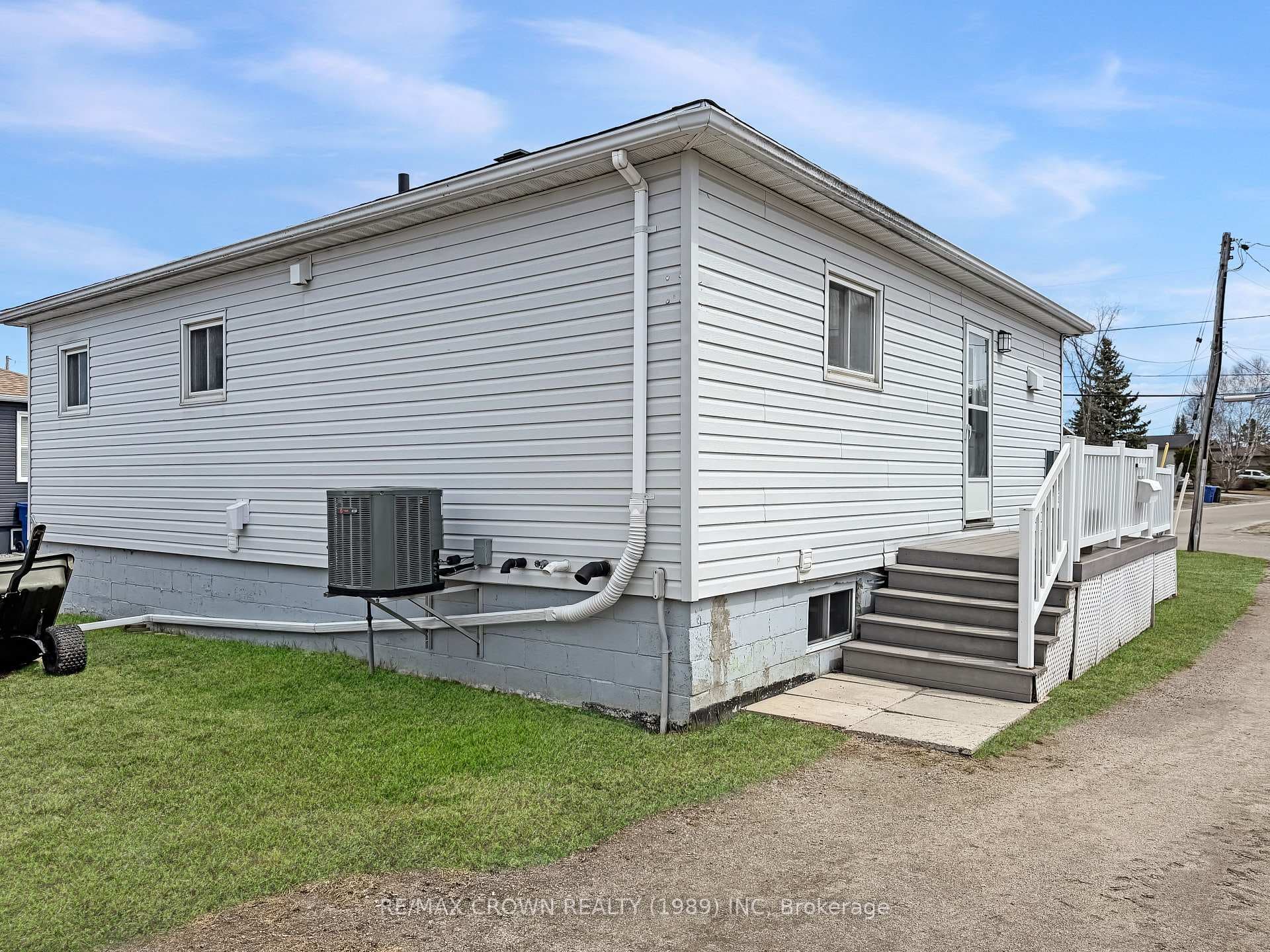 16 Lasalle Avenue photo 4