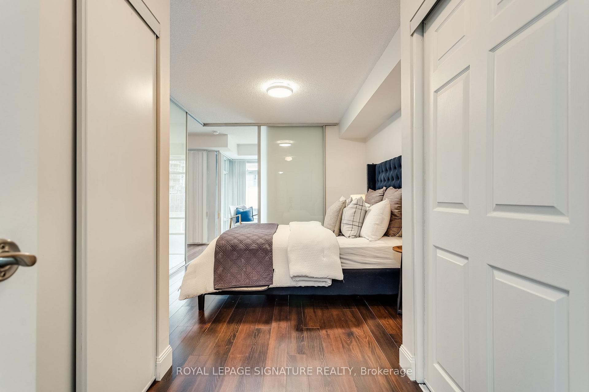 2191 Yonge Street Unit 910 photo 22