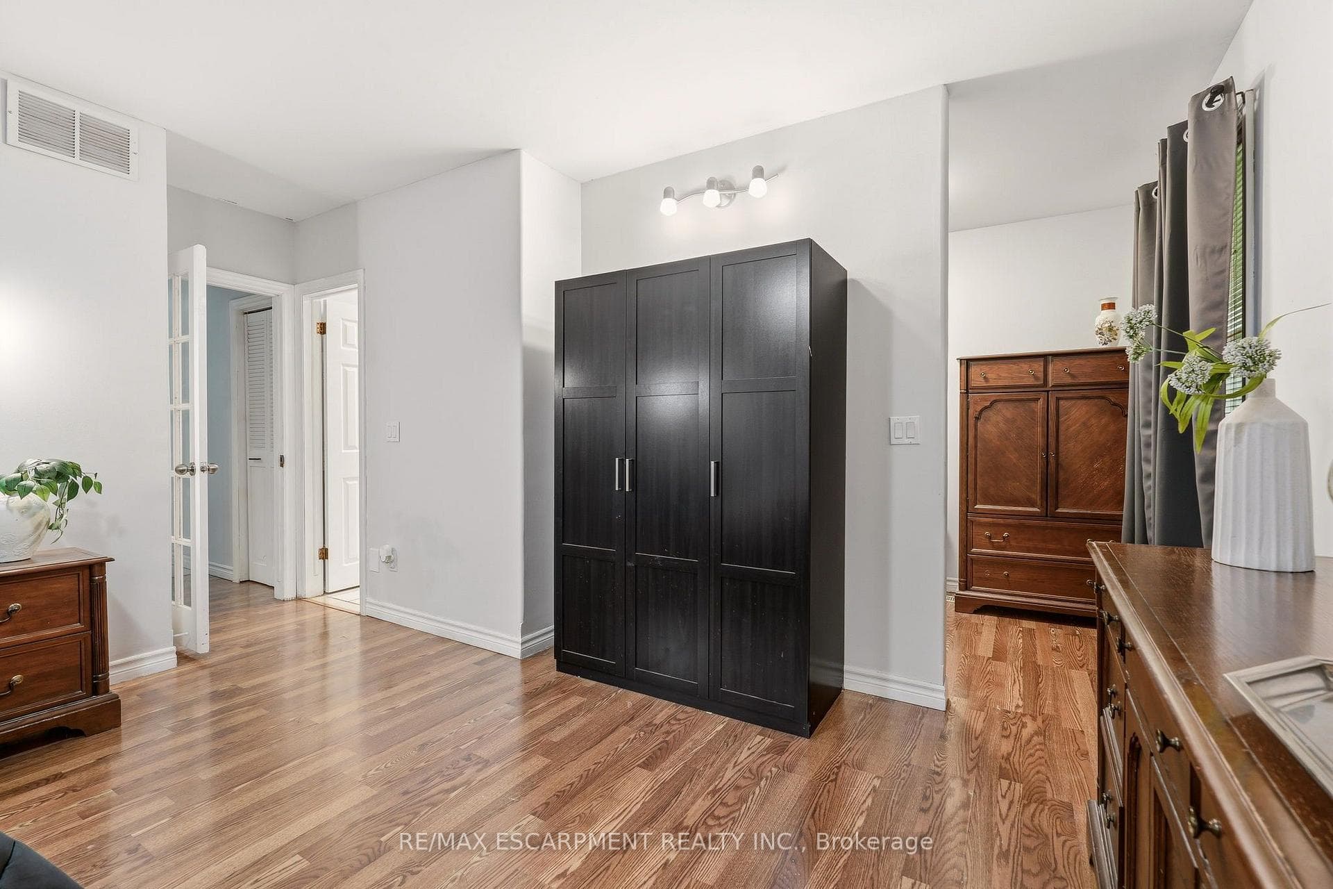 318 10th Concession Road E N/A photo 22