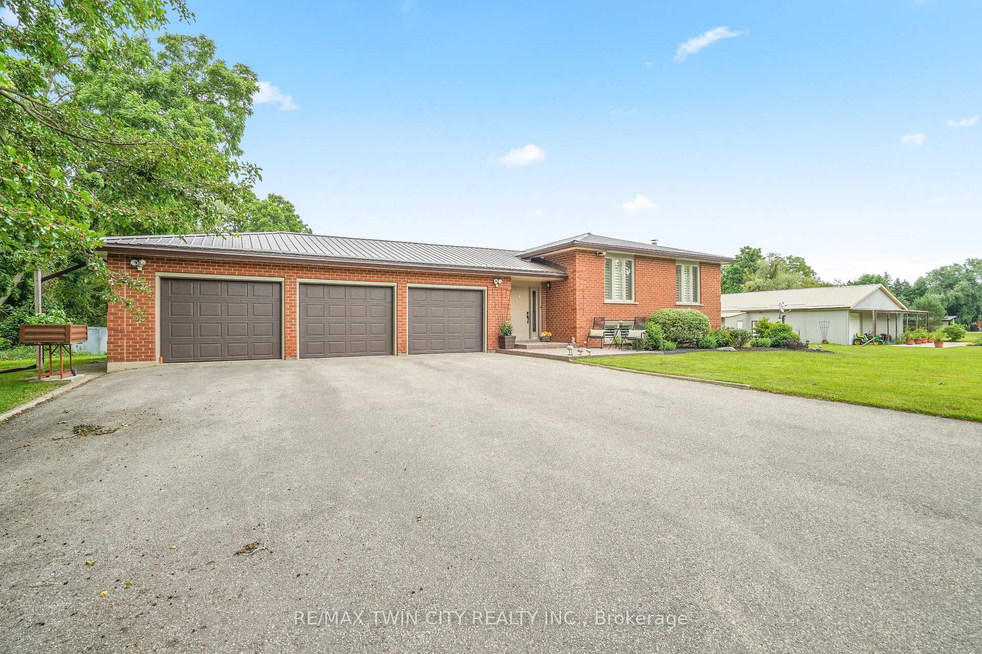 183 McGill Road photo 2