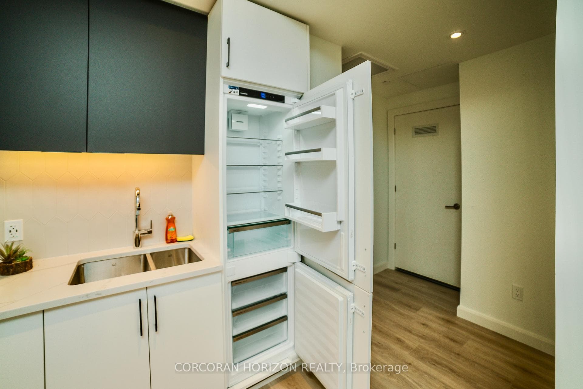741 King Street Unit 1807 photo 17