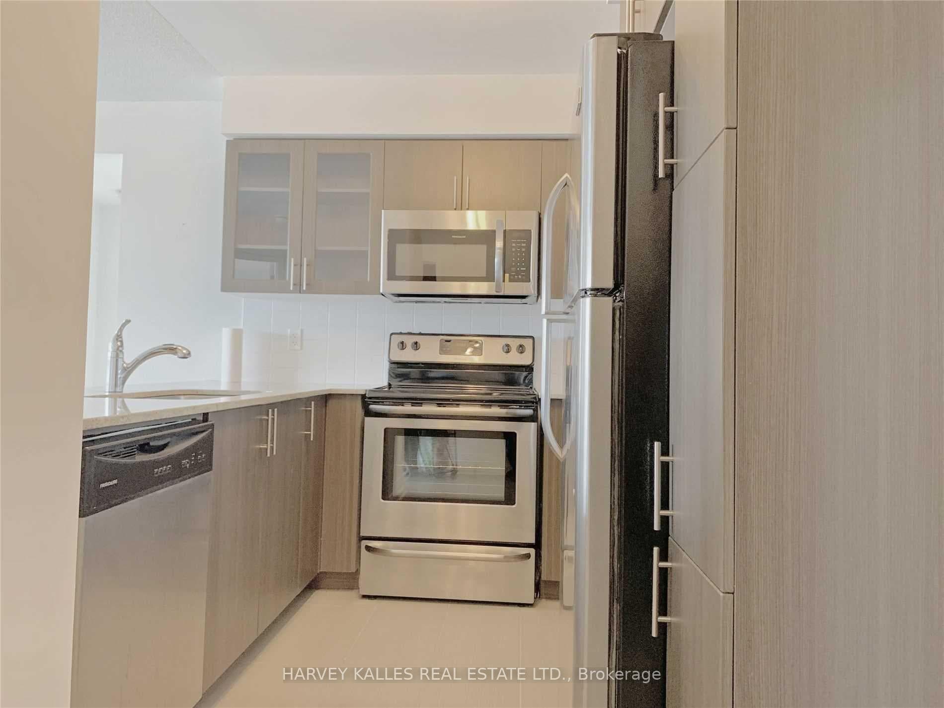 75 Norman Bethune Avenue Unit 216 photo 6