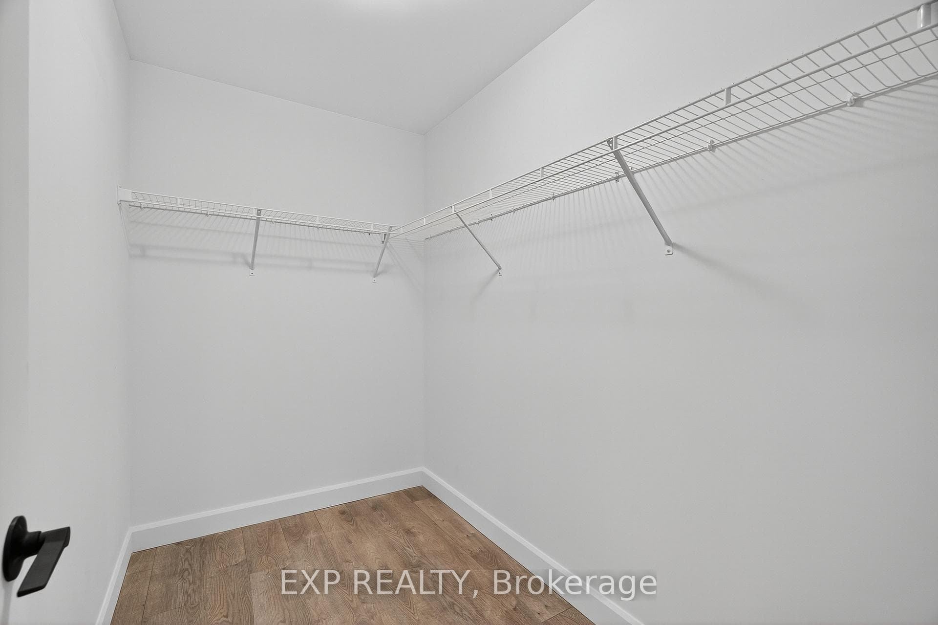 53 Lakeview Avenue photo 37