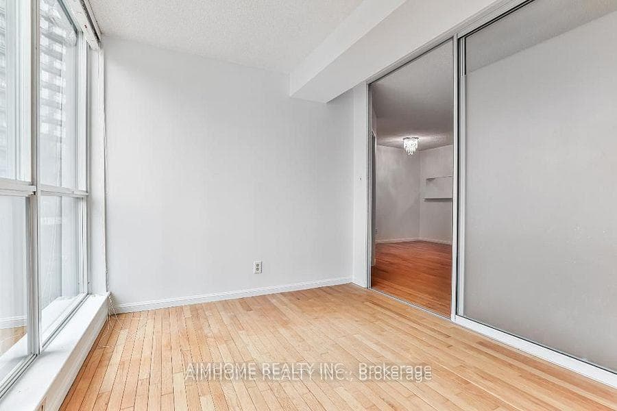 24 Wellesley Street Unit 1101 photo 8