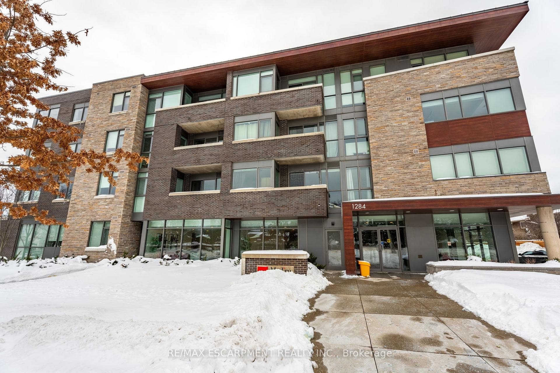 1284 Guelph Line Unit 220 photo 1