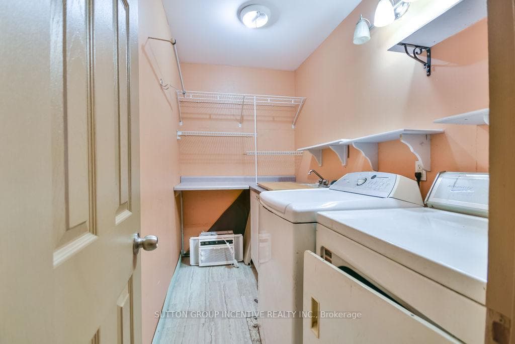 195 Bayview Avenue photo 32