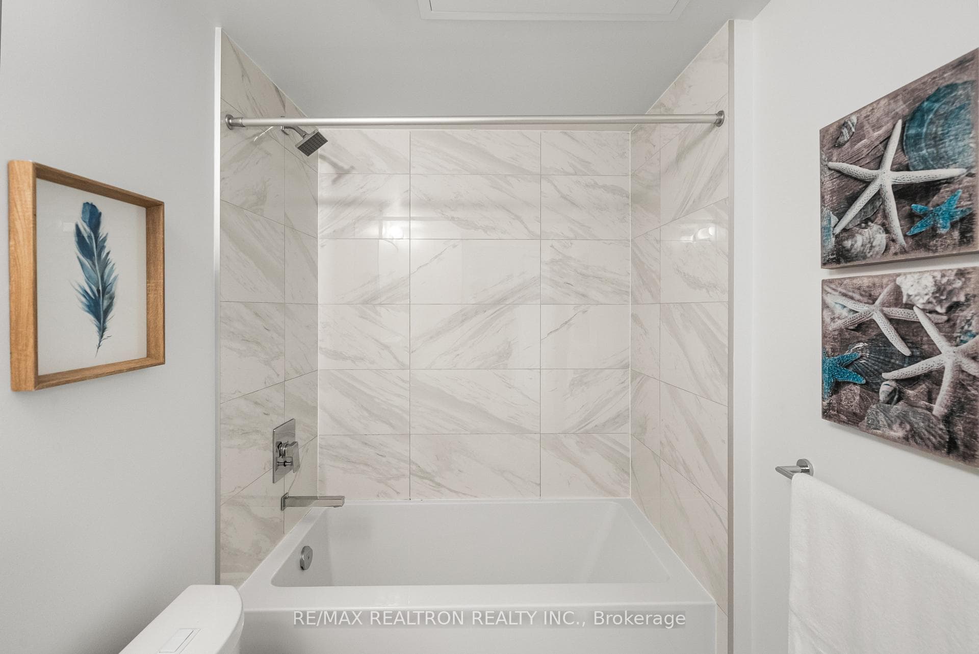 Bathroom - Stephen Sun (RE/MAX)