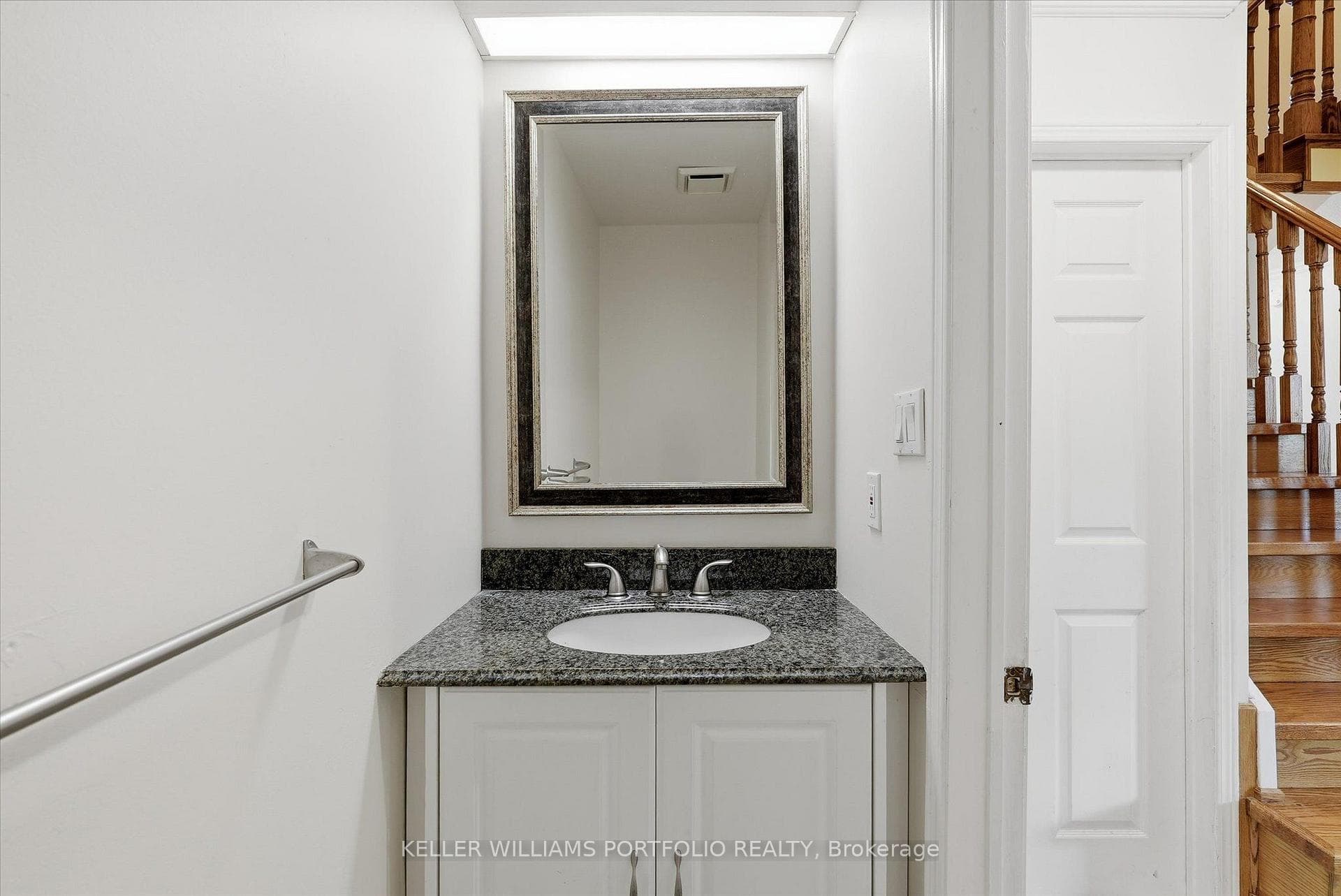 73 Jessica Gardens photo 16
