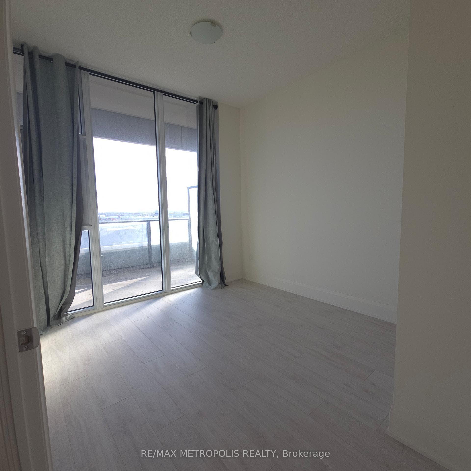 8960 Jane Street Unit 508 photo 11