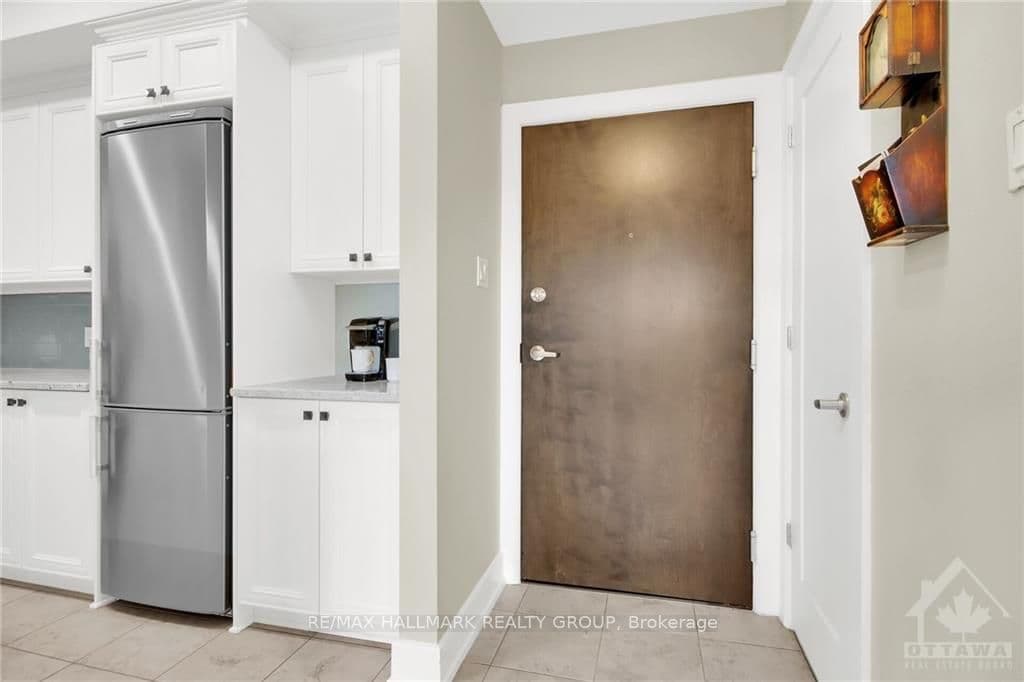 615 LONGFIELDS Drive Unit 302 photo 6
