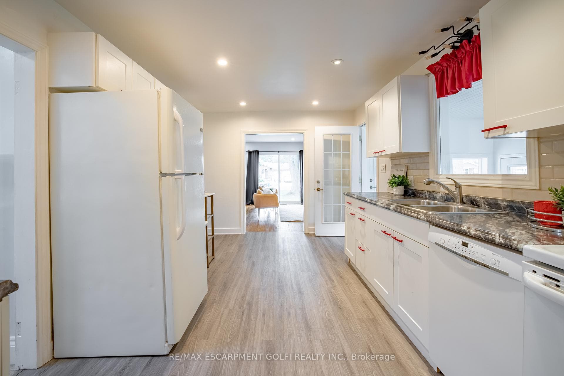 1220 Hollywood Street photo 5